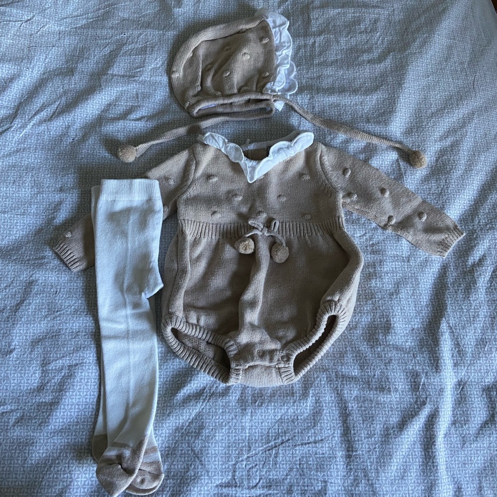 Cupcakes and Cashmere baby outfit size 0-3mo